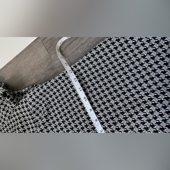 Dynamite - Bodycon Dress - Low Back V - Pencil Dress - Small - Houndstooth - Picture 10 of 11